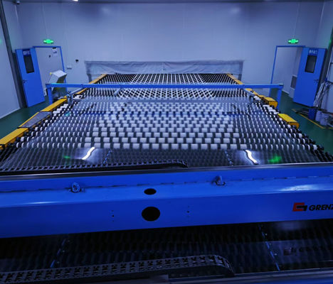 좋은 가격 반도체 응용용 특수 초백색 플로이트 글래스 정규 크기 1300*1100mm 선택 두께 0.25mm-2mm 온라인으로